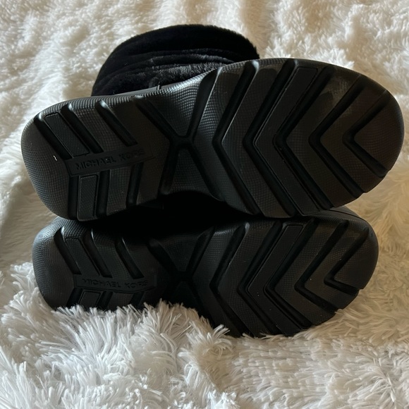 Michael Kors "Gamma" faux fur platform boots. Size 8. Tried on, worn indoors. - Picture 5 of 11